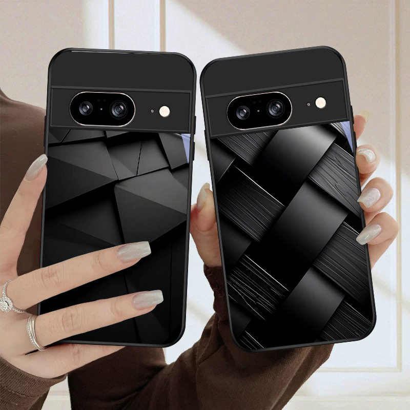 غطاء هاتف زجاجي أسود بنمط هندس - مراجعة Phone Cases Google Pixel 10 وسعره