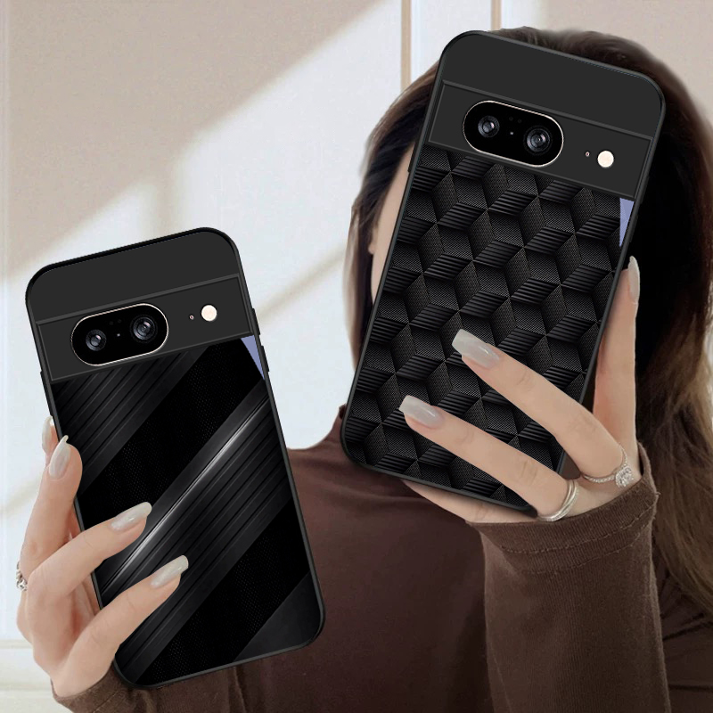 غطاء هاتف زجاجي أسود بنمط هندس - مراجعة Phone Cases Google Pixel 10 وسعره