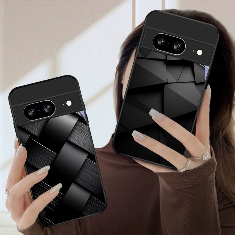 غطاء هاتف زجاجي أسود بنمط هندس - مراجعة Phone Cases Google Pixel 10 وسعره