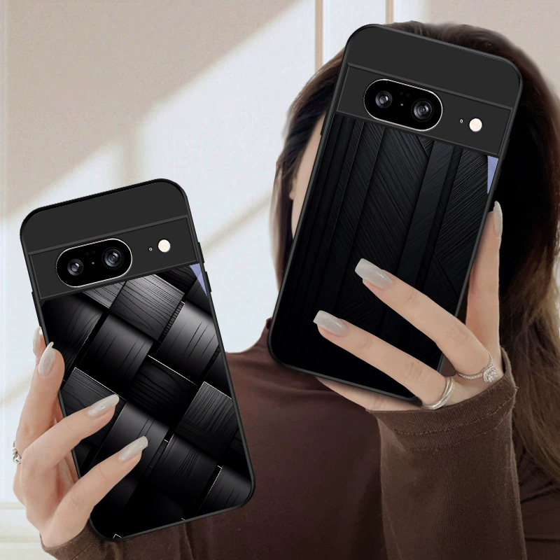 غطاء هاتف زجاجي أسود بنمط هندس - مراجعة Phone Cases Google Pixel 10 وسعره