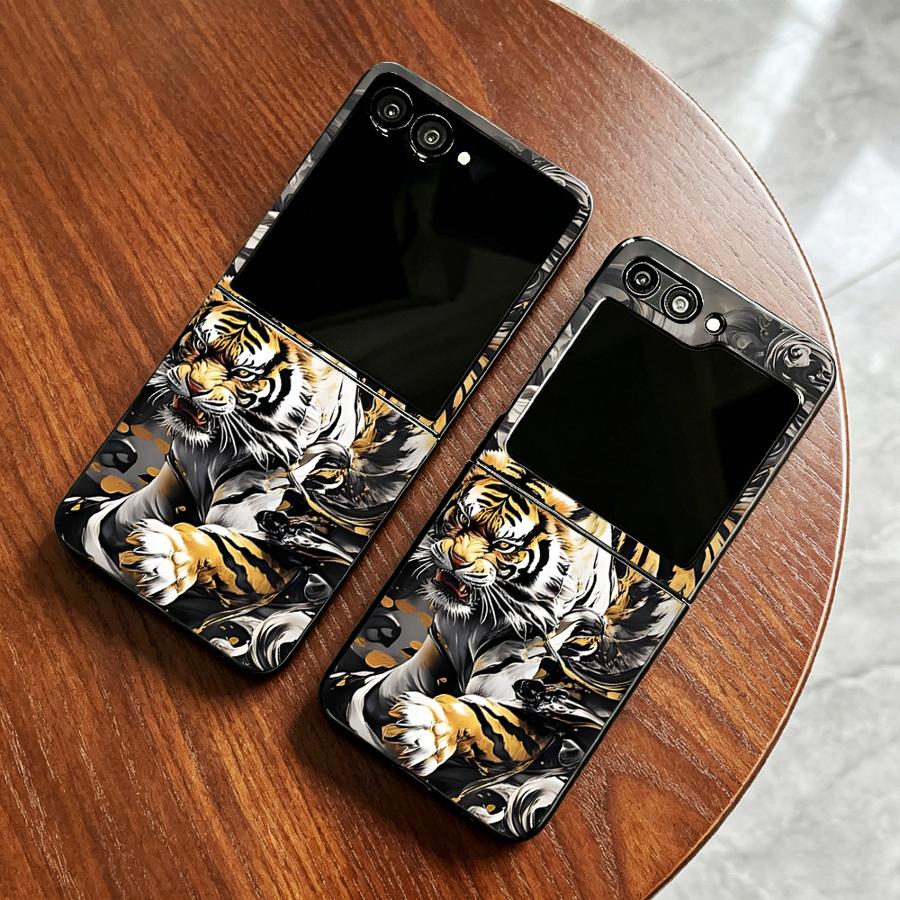 غطاء هاتف بتصميم Ukiyo E Tiger - مراجعة Phone Cases Z Flip 6 وسعره